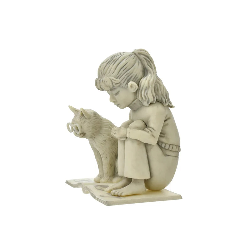 Akira Uno Petite Poupee Collection – girl next to cat in glasses reading book